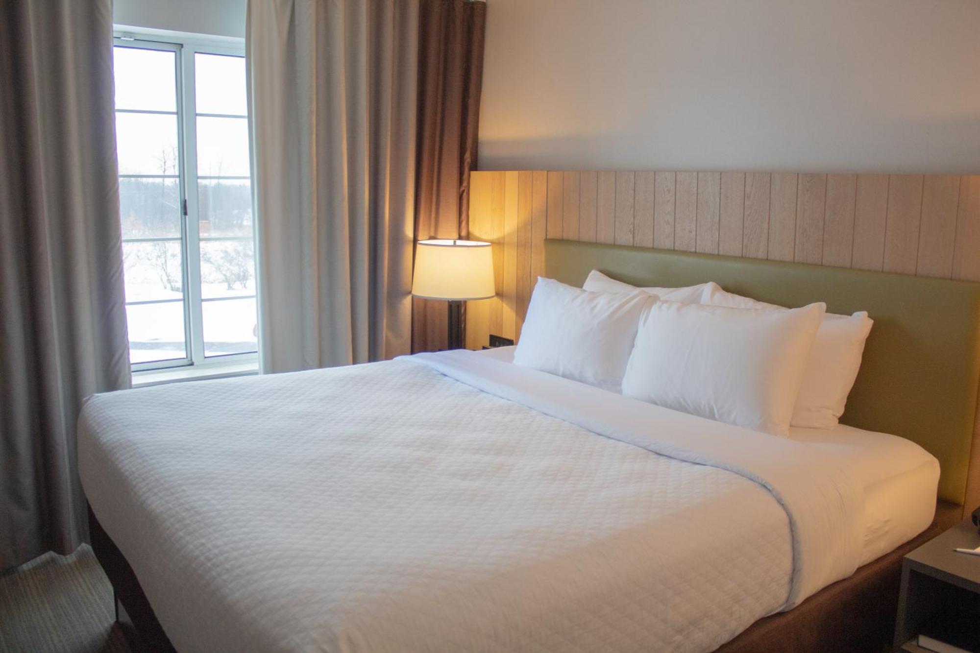 Country Inn & Suites By Radisson, Big Rapids, Mi Eksteriør bilde